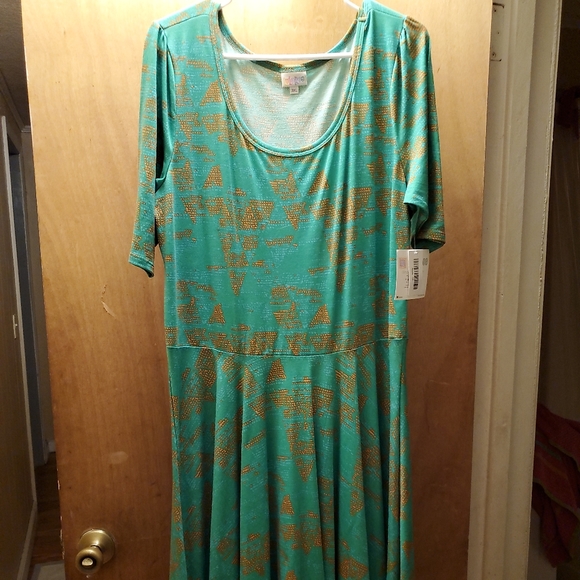 Plus size dress - Picture 1 of 4